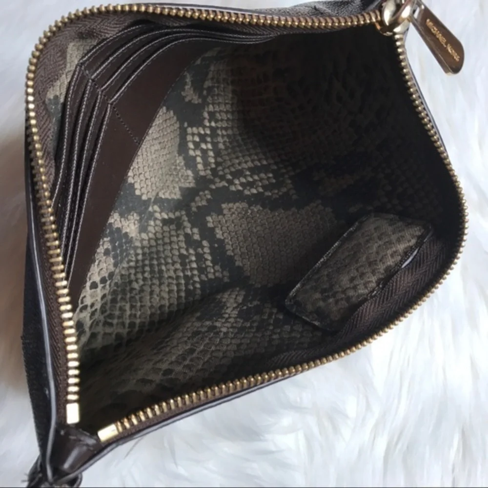 𝅺michael Kors XL Zip Brown Monogram Clutch - Picture 8 of 8